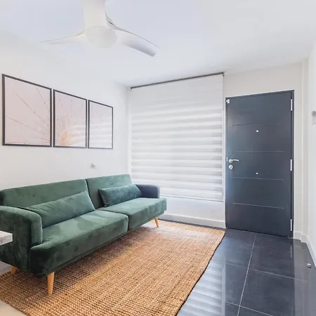 Luxe E In Apartment