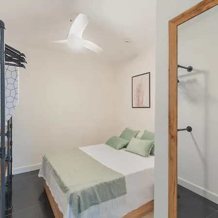 Luxe E In Apartment *
